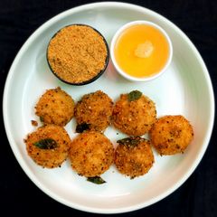 A picture of Mini podi idli.