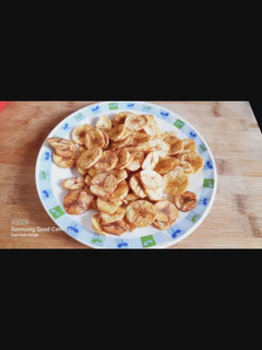 A picture of Homemade nendran chips.