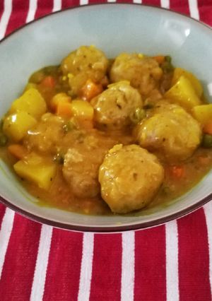 Una foto de Albóndigas con verduritas