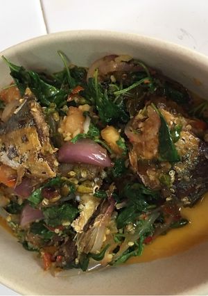 Foto resep Ikan peda' tumis daun kemangi
