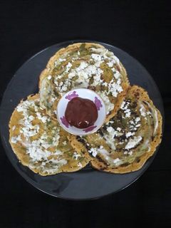 ચણાના લોટના મેયો પનીર ચીલા (Chana Flour Mayo Paneer Chila Recipe In Gujarati) રેસીપી મુખ્ય ફોટો