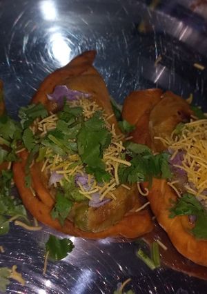 ઘુઘરા (Famous Ghughra Recipe In Gujarati) રેસીપી મુખ્ય ફોટો