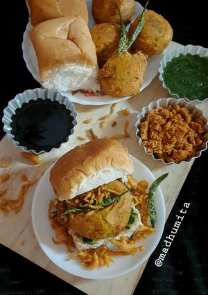 বড়া পাও (Vada Pav Recipe in Bengali) রেসিপির প্রধান ছবি
