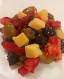 Ensalada de Berenjena, Morrón Asado, Aceitunas y Queso