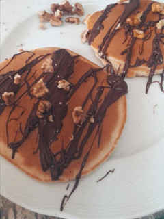 Una foto de Pancakes con Nutella y nueces