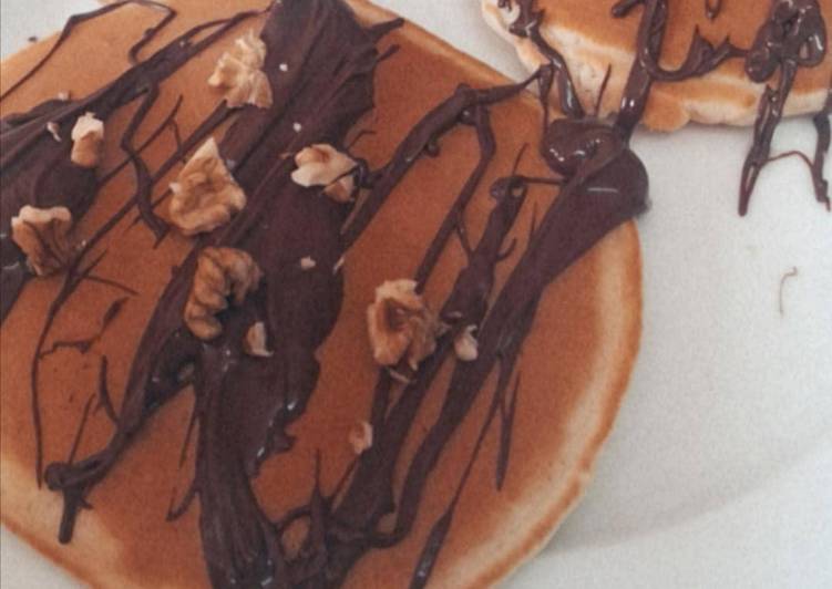 Pancakes con Nutella y nueces