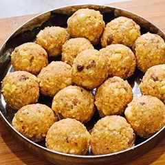 Gond Makhana Laddu A picture of Gond Makhana Laddu.