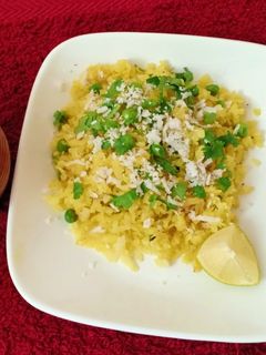 कांदे पोहे (kande pohe recipe in marathi) रेसिपी चे मुख्य फोटो
