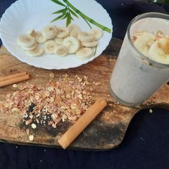 Banana oats smoothie A picture of Banana oats smoothie.
