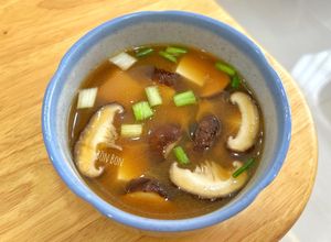 Hình của món Canh Miso Nấm Đậu Hũ Non Chay.
