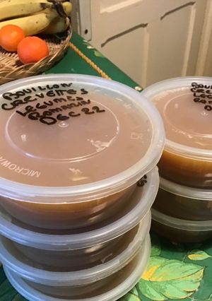 Une photo de Bouillon de crevettes sauvages aux légumes et romarin (anti gaspi)