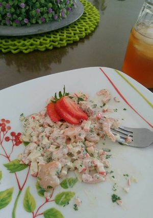 Una foto de Ensalada de camarones, surimi y mayonesa