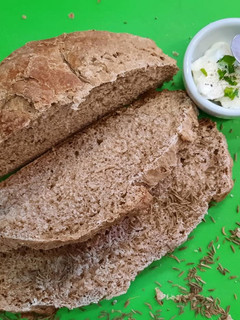 Una foto de Pan tipo Goldstein (Rye Bread o pan gris) pan de centeno