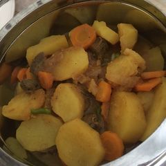 A picture of Liver and potatoes.