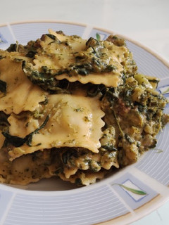 Una foto de Pasta rellena con brócoli y espinacas 🥦💚