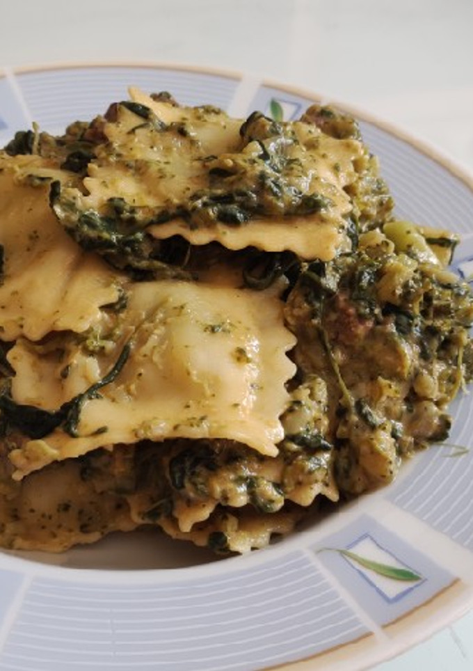 Una foto de Pasta rellena con brócoli y espinacas 🥦💚
