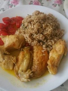 Una foto de Pollo frito con salsa mostaza miel y curry