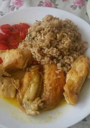 Una foto de Pollo frito con salsa mostaza miel y curry