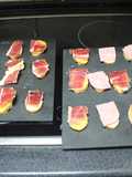 Tabla de pan con jamón y tomate