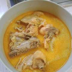 A picture of Gulai Ayam.