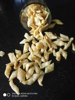 नमकपारे (Namakpare recipe in hindi) रेसिपी मुख्य फोटो