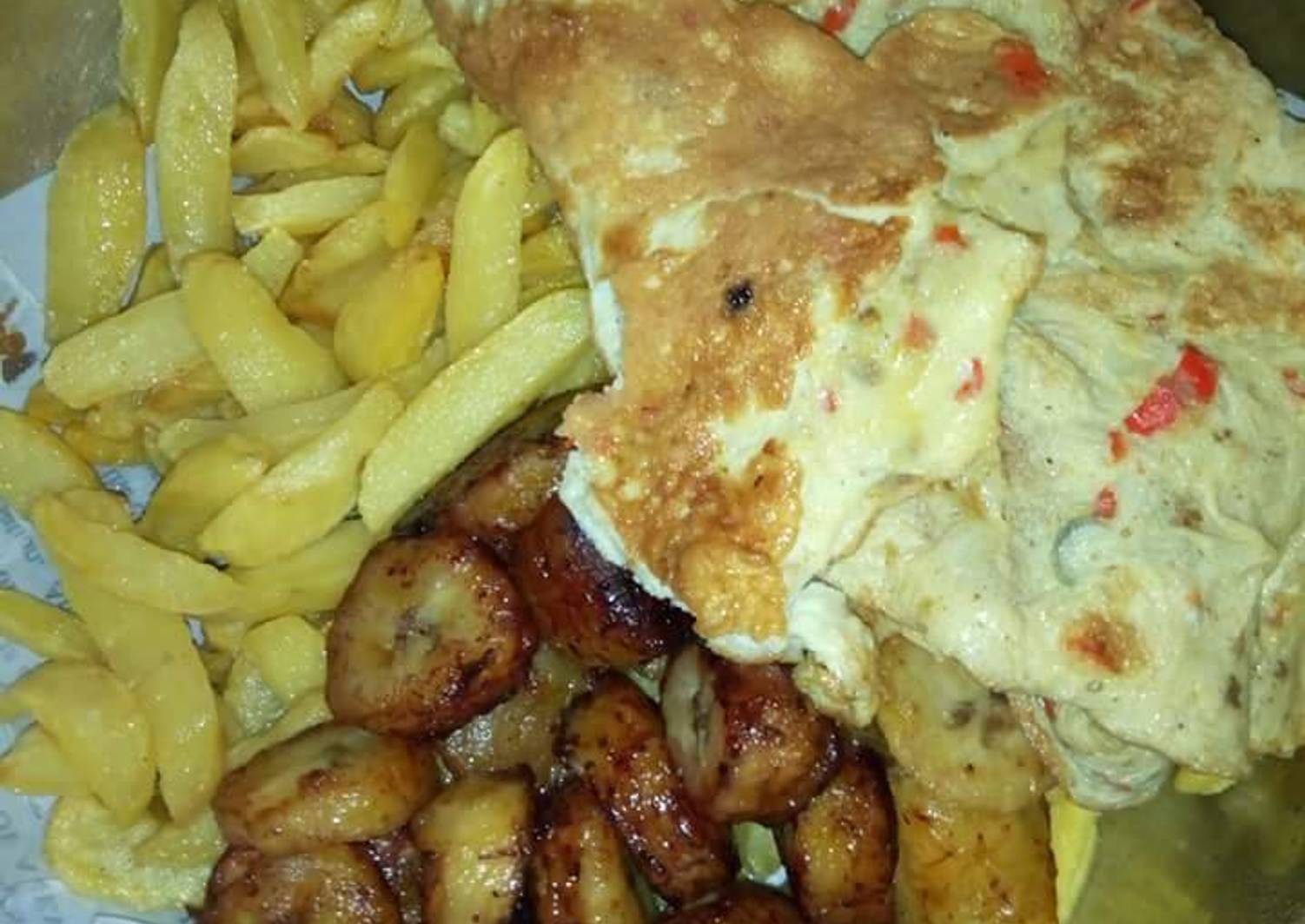 Fried irish potatoes,plantain and eggs Recipe by Lois Ekeleme Cookpad