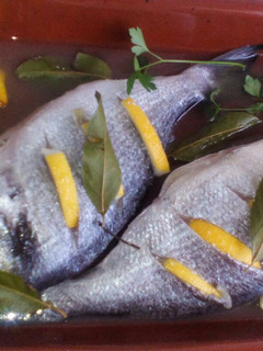 Una foto de Dorada a la sidra con limón🐟🍾🍋