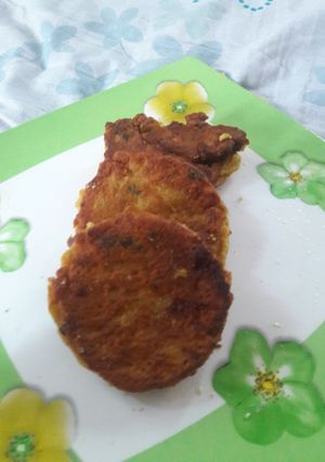 A picture of Bread sandwich besan cutlets.