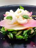Seppie con mele golden, cipolla di Tropea e insalatina di rucola e sedano
