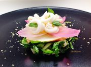 Una foto di insalata di sedano