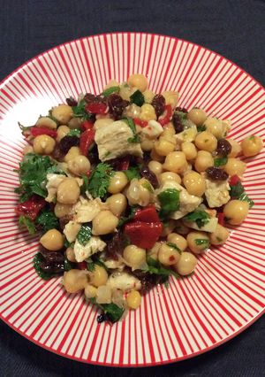 Une photo de Salade de pois chiche et poulet