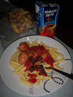 Una foto de Macarrones con albóndigas