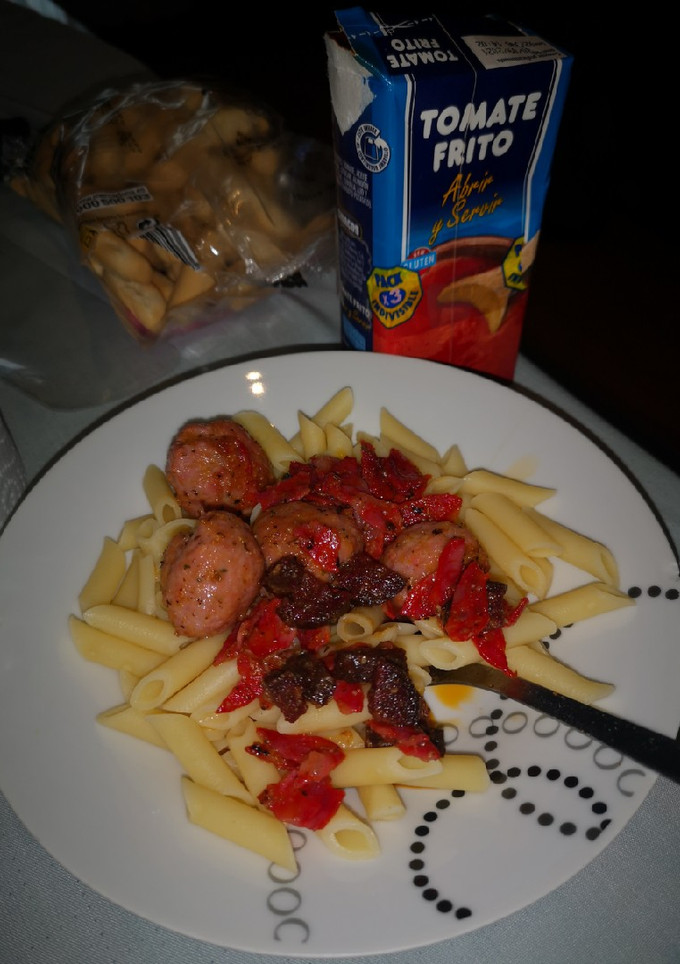 Una foto de Macarrones con albóndigas