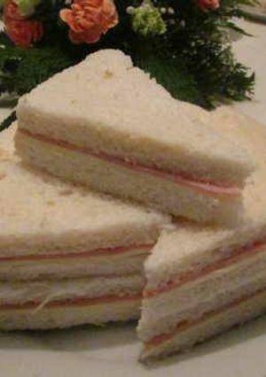 Una foto de Sándwich de jamón con queso