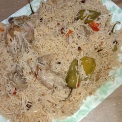A picture of Chicken yakhni pulao.