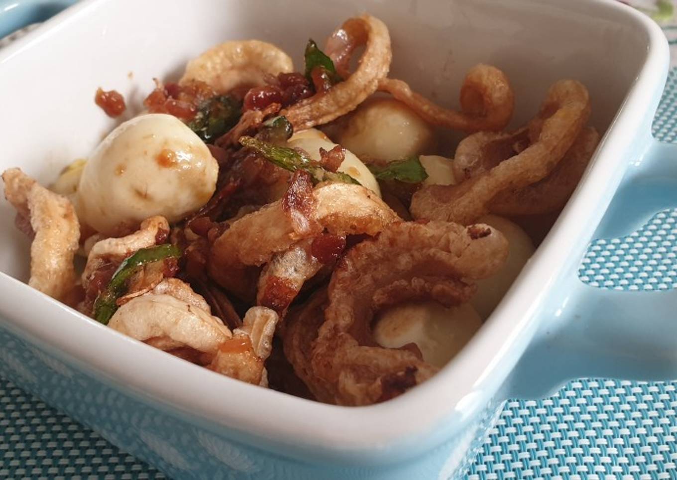 Tumis Kulit Babi Telur Puyuh Bumbu Tauco
