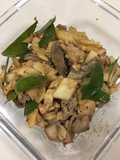 “พริกแกงเครื่องในไก่หน่อไม้ดอง”