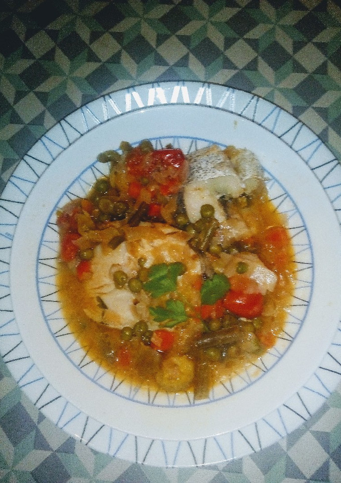 Una foto de Menestra de verduras con merluza