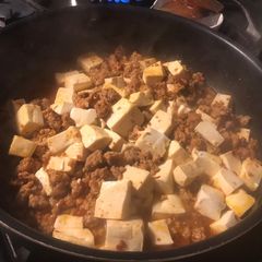 A picture of Mapo tofu 麻婆豆腐.