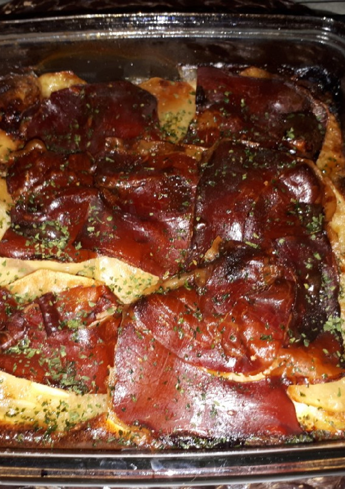 Una foto de Tarta de calabacín, con jamón serrano y queso
