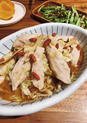 麻油炒高麗菜松阪豬 的食譜成品照片