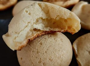 Una foto de BOLITAS De🧀Queso, de Sal y Dulces con Canela.😛