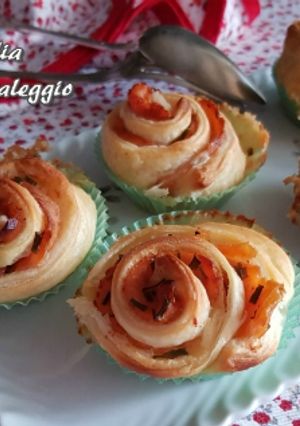 Foto di Fiori di sfoglia salmone e taleggio
