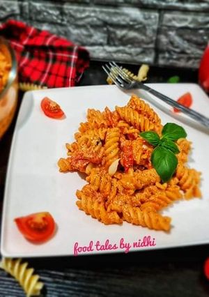 બેક્ડ ફેટા એન્ડ ટોમેટો પાસ્તા (Baked Feta Tomato Pasta Recipe In Gujarati) રેસીપી મુખ્ય ફોટો