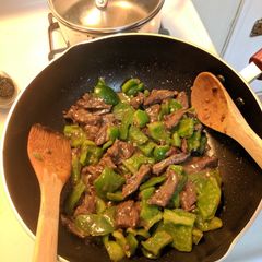 A picture of The Most Popular Green Pepper Beef in China.