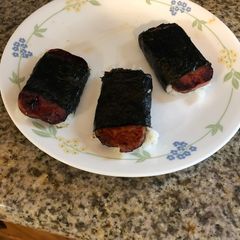 A picture of Spam Musubi.
