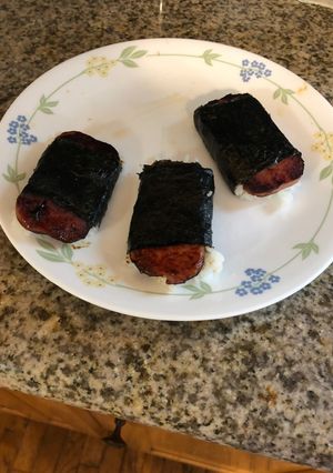 A picture of Spam Musubi.