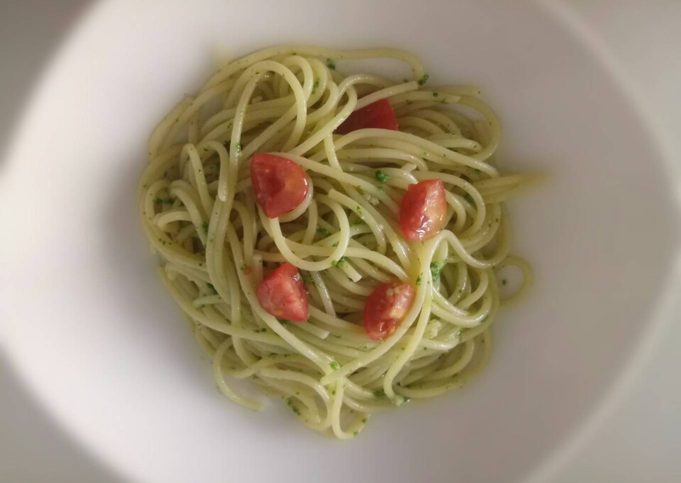 Spaghetti with rocket pesto and datterini tomatoes