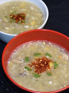 এগ ড্রপ চিকেন সুইট কর্ন স্যুপ (egg drop chicken corn soup recipe in bengali) রেসিপির প্রধান ছবি
