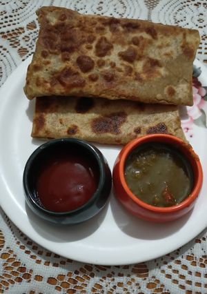 মুসুর ডালের মোগলাই পরোটা (Musur daler moghlai paratha recipe in Bengali) রেসিপির প্রধান ছবি